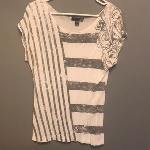 So awesome flattering shirt